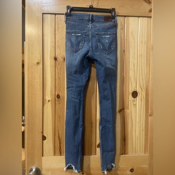 Hollister Destroyed High Waisted Jeans - Picture 4 of 7